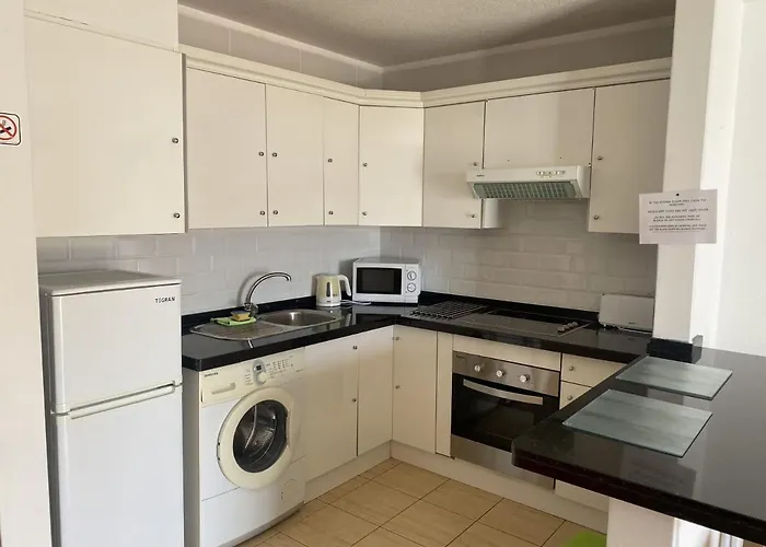 1 Bed 7b2, Victoria Court 1, Cristianos, Tenerife * ロスクリスティアーノス